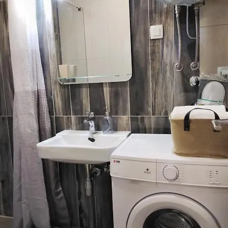 Apartment Yeshill Homes *