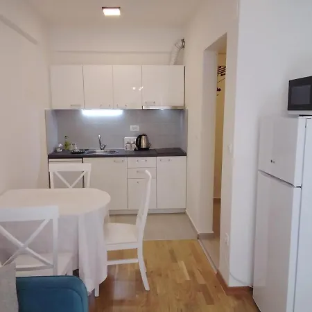 Apartment Yeshill Homes *